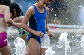 2005 FINA World LC ChampionshipsChildren playing at Water Fountains